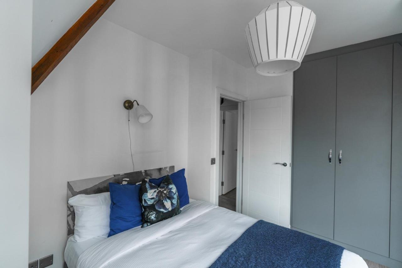 Top Floor Apartment High Street Kensington Londra Dış mekan fotoğraf